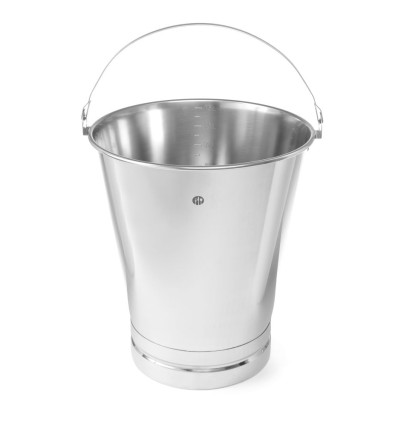 Bucket with reinforced base