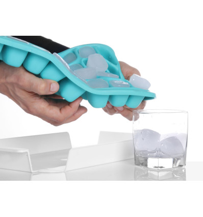 Ice cube tray with lid