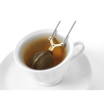 Tea strainer - with hinged handle